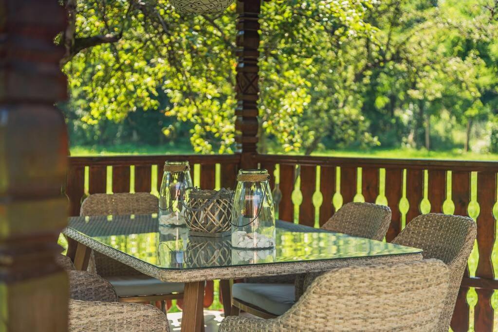 Horace Guesthouse Pool & Hot Tub & Bikes & River Dejani 외부 사진
