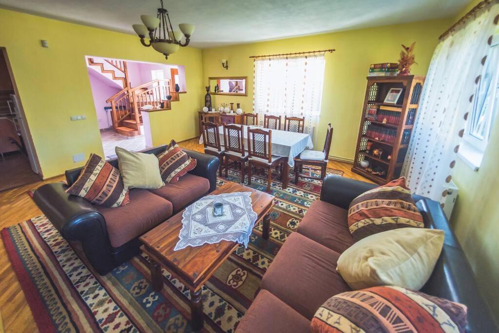 Horace Guesthouse Pool & Hot Tub & Bikes & River Dejani 외부 사진