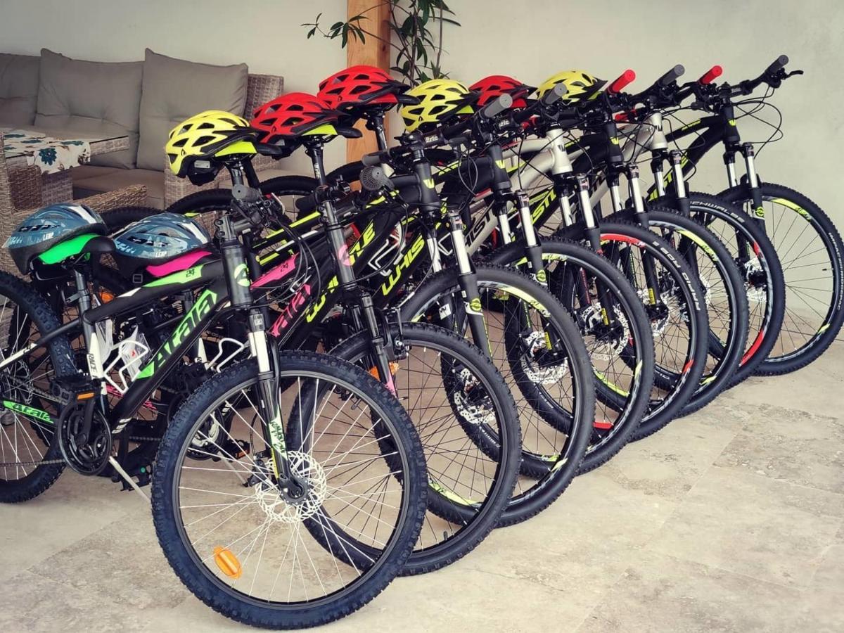 Horace Guesthouse Pool & Hot Tub & Bikes & River Dejani 외부 사진