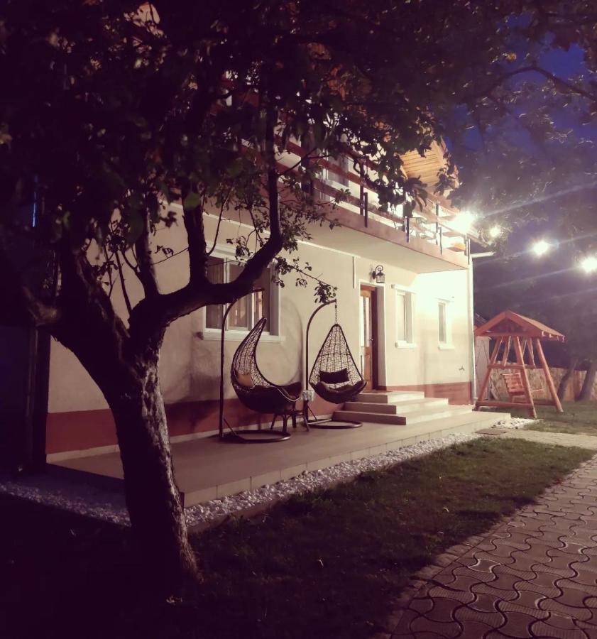 Horace Guesthouse Pool & Hot Tub & Bikes & River Dejani 외부 사진