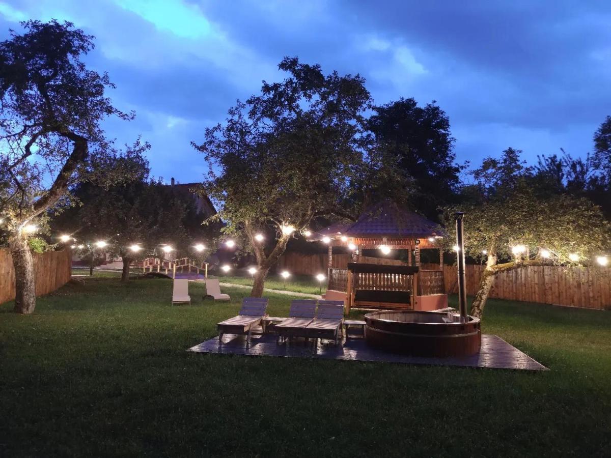 Horace Guesthouse Pool & Hot Tub & Bikes & River Dejani 외부 사진