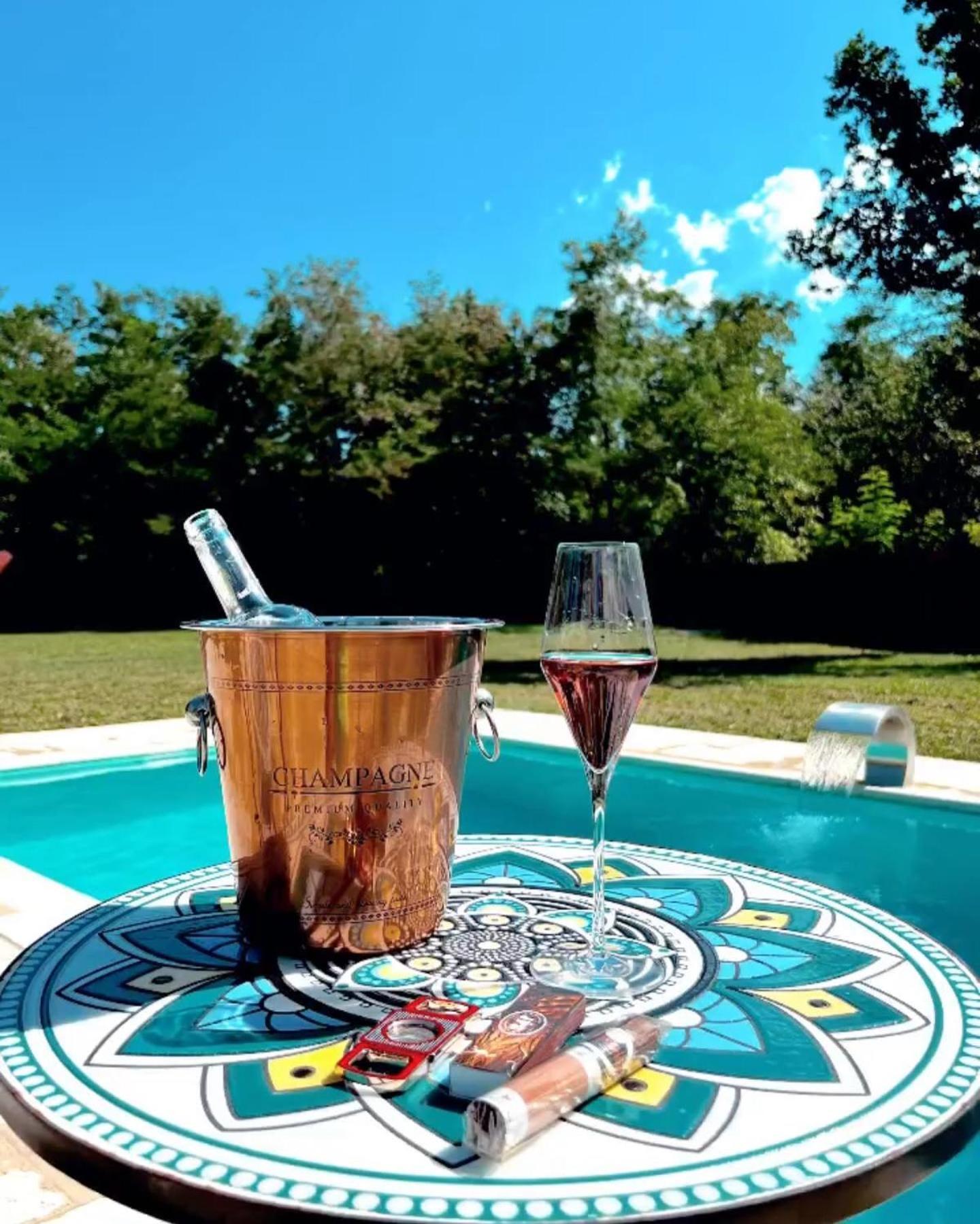 Horace Guesthouse Pool & Hot Tub & Bikes & River Dejani 외부 사진